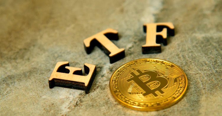 比特币ETF vs 直接持有BTC：机构资金为何更倾向ETF结构？一文分析