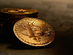 BTC突破关键阻力位：机构增持与技术面共振指向上涨空间