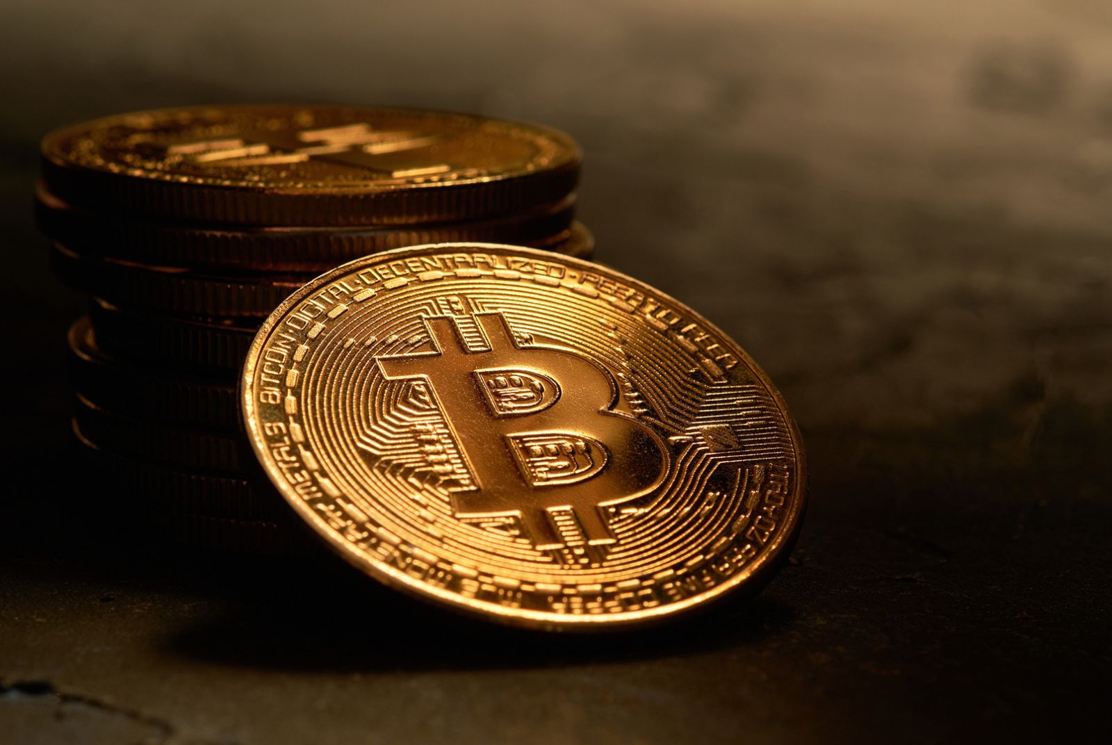 BTC突破关键阻力位:机构增持与技术面共振指向上涨空间