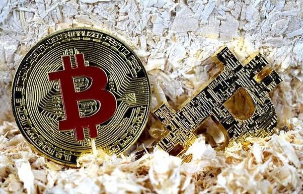 Bitwise CEO称比特币仍偏强,Strategy卖币后BTC反弹