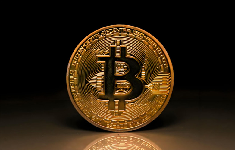 2025年加密货币普及路径：BTC、DOGE与ADA的差异化角色解析