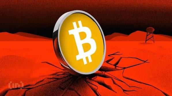 表面承压,底层蓄力,比特币正处于筑底初期?