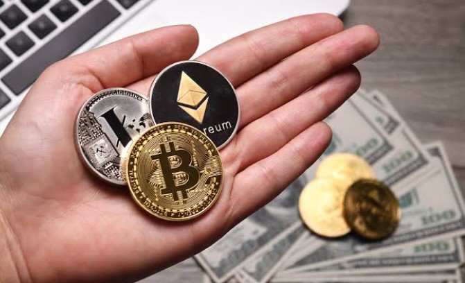 BTC冲击7.2万美元关口,ETH突破2200美元,山寨币分化明显